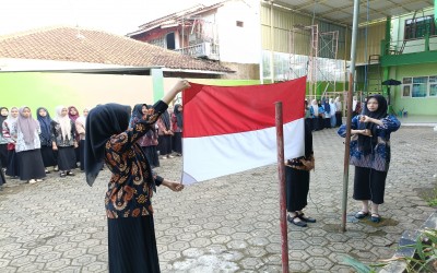 MA Matholiul Ulum Banjaragung Gelar Upacara Peringatan Hari Kartini 2026