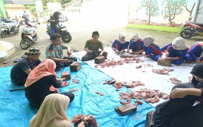 MA Matholiul Ulum Banjaragung Gelar Kurban Idul Adha 2026, Jadikan Ajang Edukasi Fiqih bagi Siswa