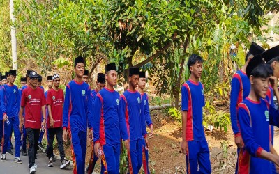 Peringati Hari Olahraga Nasional, Yayasan Tarbiyatul Islam Matholiul Ulum Banjaragung Gelar Jalan Sehat